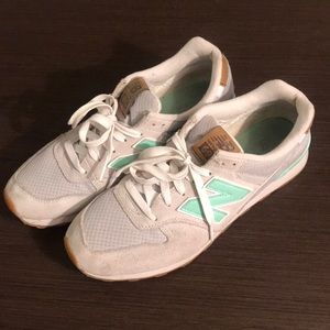 Women’s new balance 696 sneakers / tennis shoes